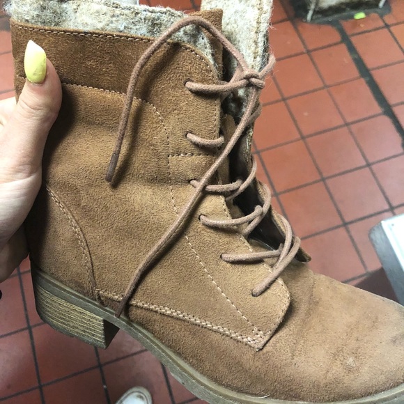 BAMBOO Shoes - Women’s size 7 vintage light brown booties